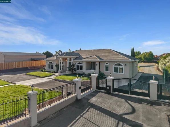 30 W Cypress Pl, Oakley, CA 94561