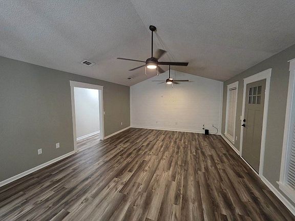 3rd image of 1409 Baymeadows Dr E