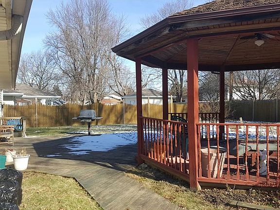 3rd image of 447 N Woodhill Dr