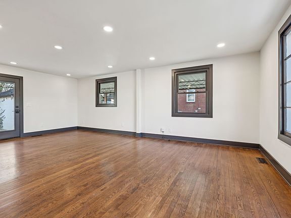 5th image of 211 Desoto Dr