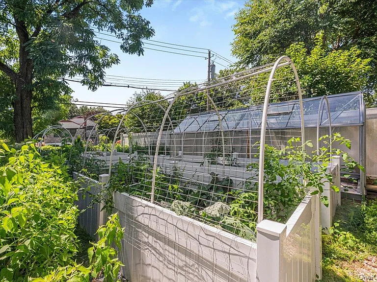 1155 Webster Ave — Photo 35