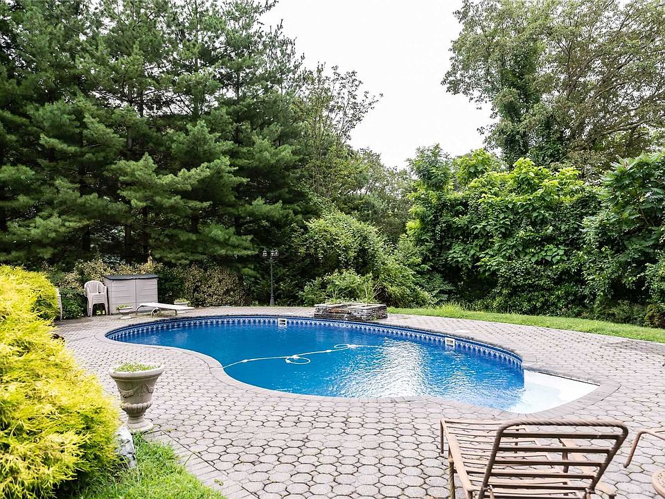1st image of 76 Morewood Oaks