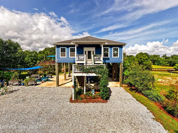 48 Wolfe St, Bay Saint Louis, MS 39520
