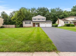 3 Kory Dr, Kendall Park, NJ 08824