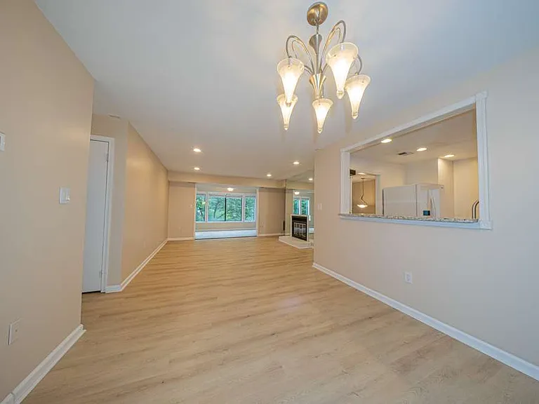 2218 Hunters Run Dr — Photo 1