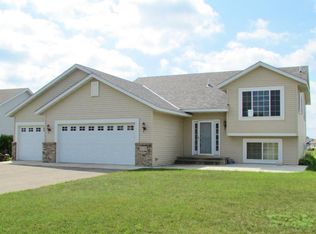 1270 Fieldstone Dr, Sauk Rapids, MN 56379