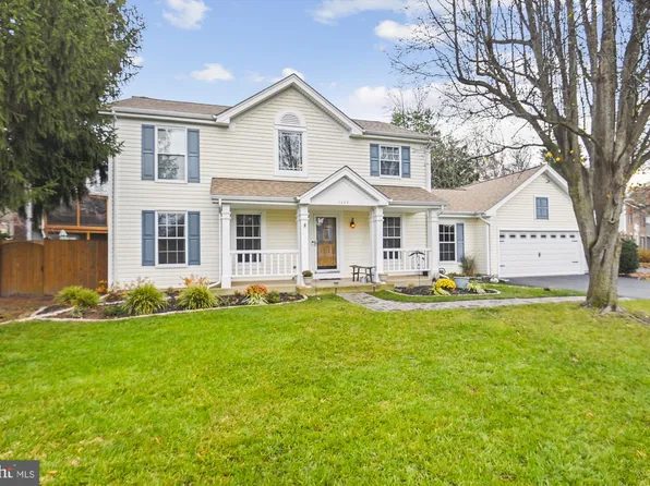 1425 Flynn Ct, Herndon, VA 20170