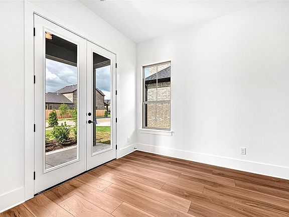 2nd image of 1403 W Brooks Pl