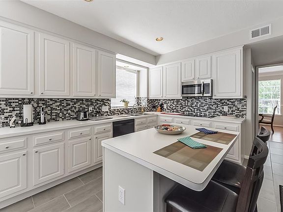 3rd image of 1706 Pecan Crossing Dr