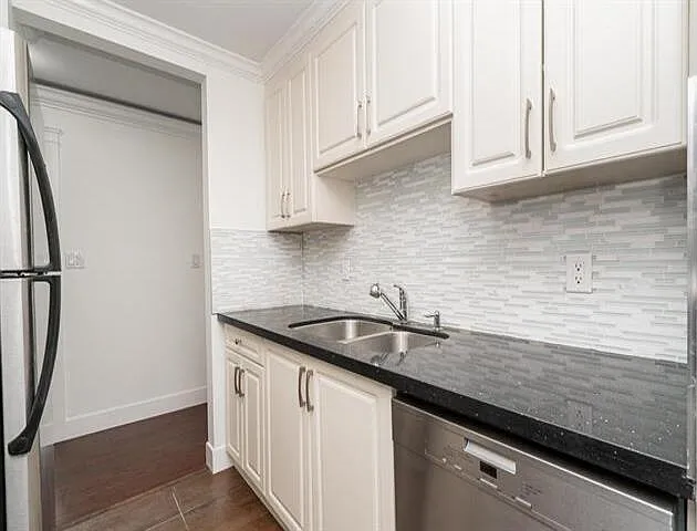 1850 Southmere Cres E #8 — Photo 15