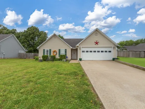 136 Layne Dr, Bells, TN 38006