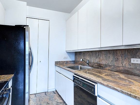 4th image of 167 E 61st St APT 30B