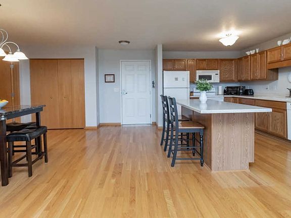5th image of 1341 Lake Dr W Unit B-310