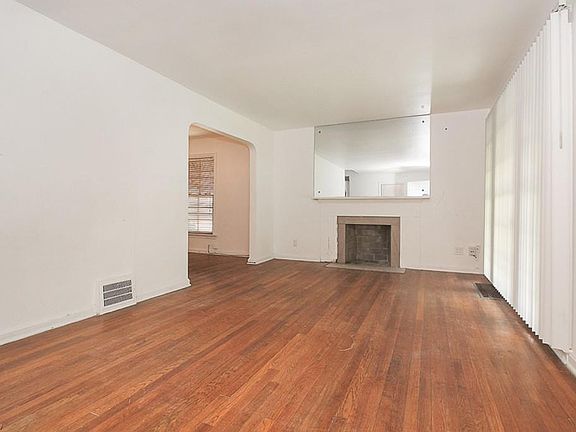 5th image of 15702 Stockbridge Ave