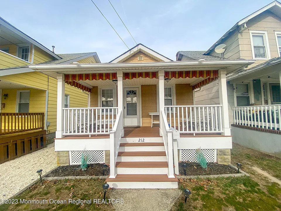 212 15th Ave