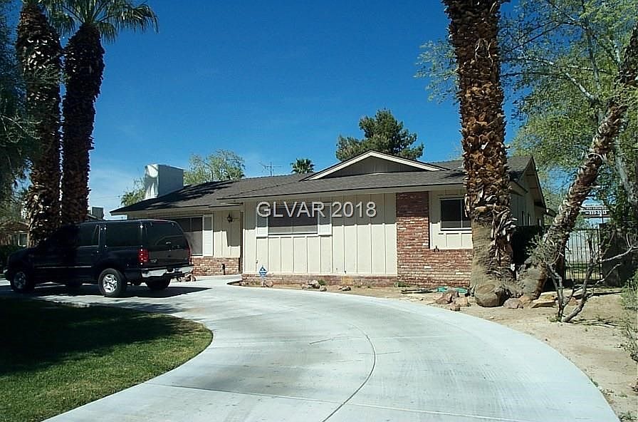 ALMOST 1/2 ACRE, NO HOA - CENTRALLY LOCATED