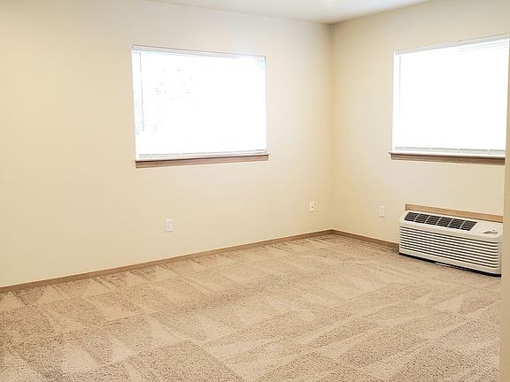 5th image of 591 Eastmont Ave Unit B