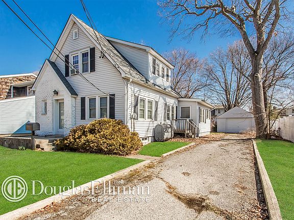 3rd image of 39 Jenkins Ave