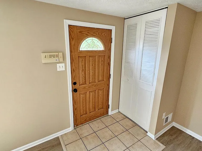 509 Beebe Ct — Photo 2