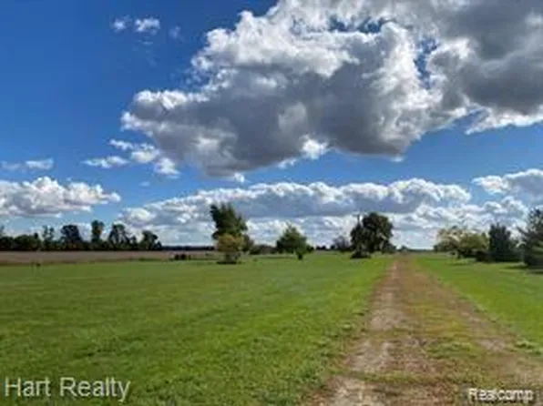 2739 Applegate Rd, Marlette, MI 48453