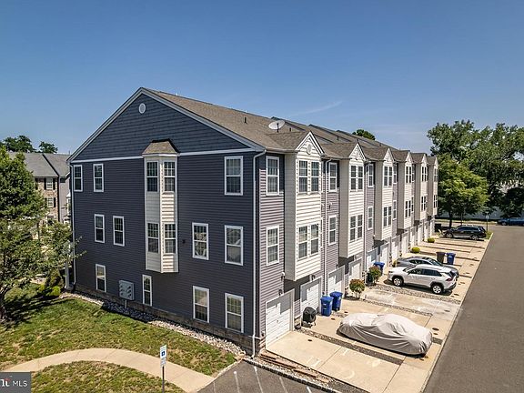3rd image of 3 Fox Ct