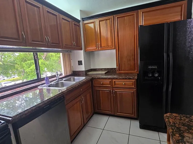 16909 N Bay Rd #321 — Photo 38