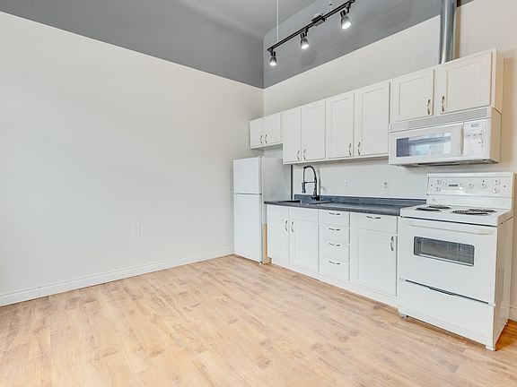 2nd image of 2840 Whelpton St #1