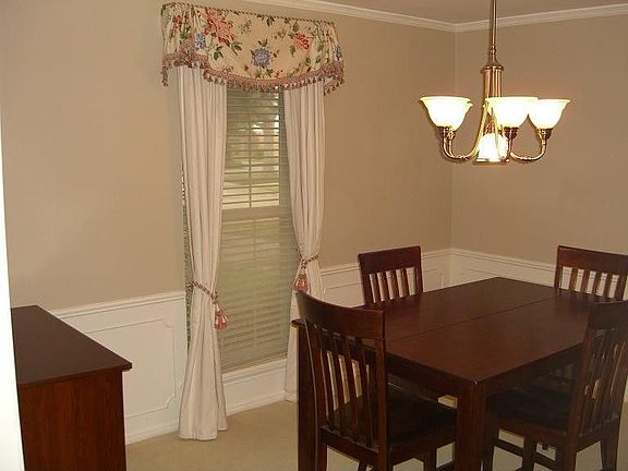 3rd image of 7610 Skyline Dr