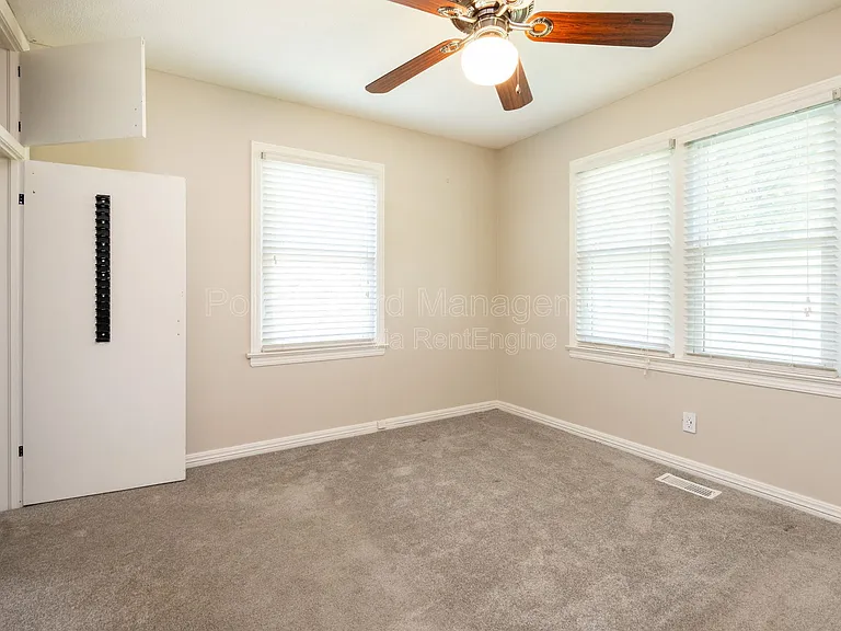 547 N Custer St — Photo 10