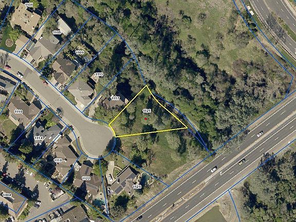 3rd image of 1121 River Bend Ct