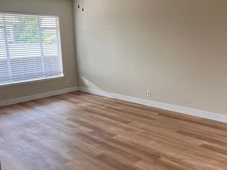 389 Clifton Ave — Photo 7
