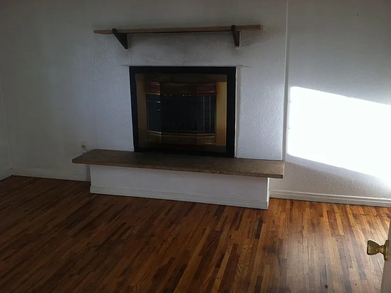 1300 N Allen Ave — Photo 4