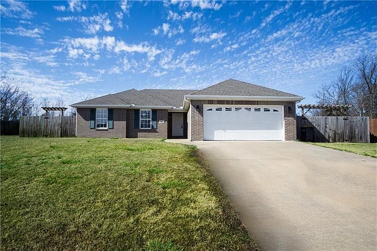 1st image of 1401 Laurie Ln
