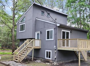 2150 Valley View Dr, Bushkill, PA 18324