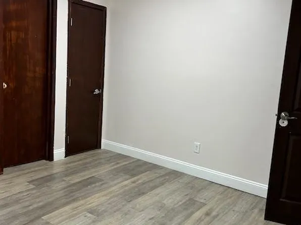 1009 Broadway image 4 of 6