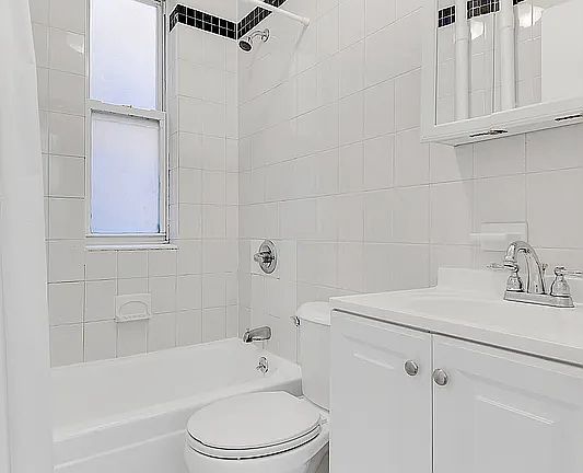 5th image of 324 W 96th St APT 2D