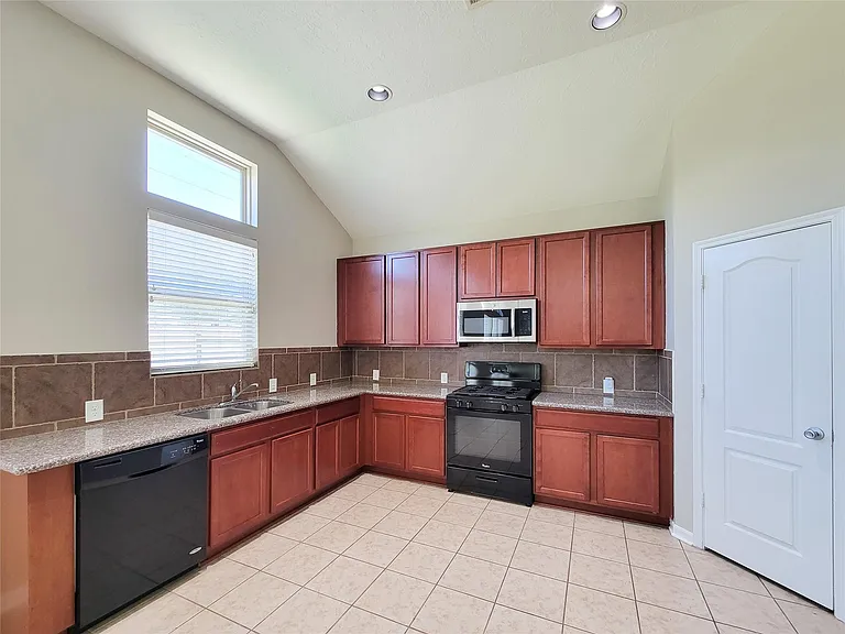3007 Meadow Prairie St — Photo 8