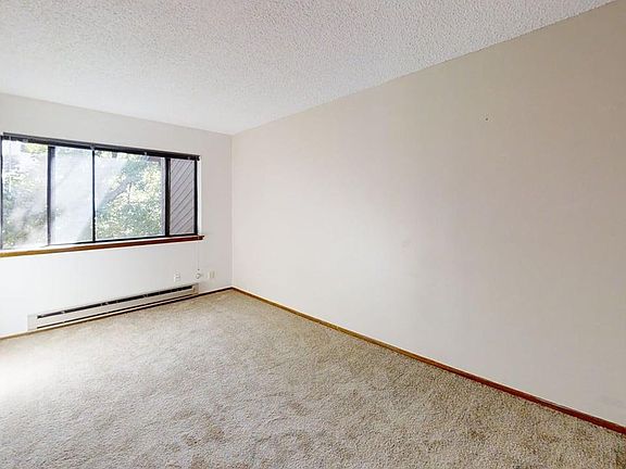 5th image of 2633 Juniper Ave #2633