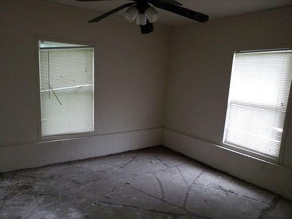 5th image of 250 E Main St
