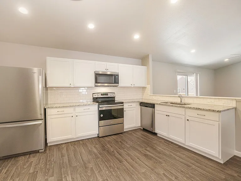 33438 Pinedale Ln — Photo 4