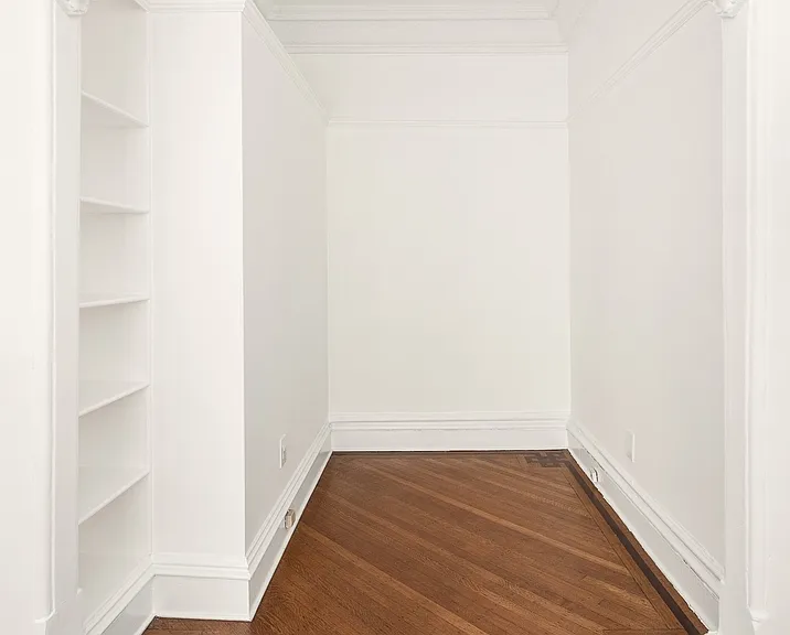129 E 17th St #5 — Photo 5