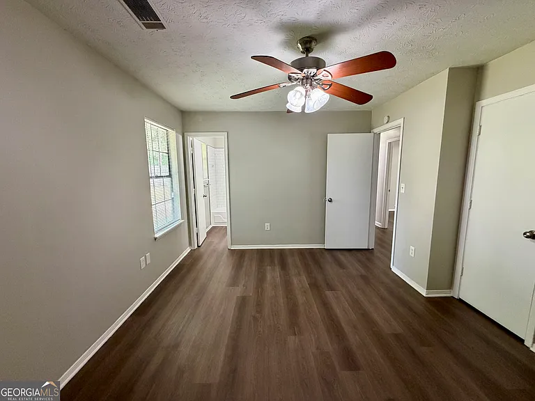 5663 Saint Thomas Dr — Photo 12