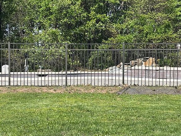 4th image of 127 Stockton Ave