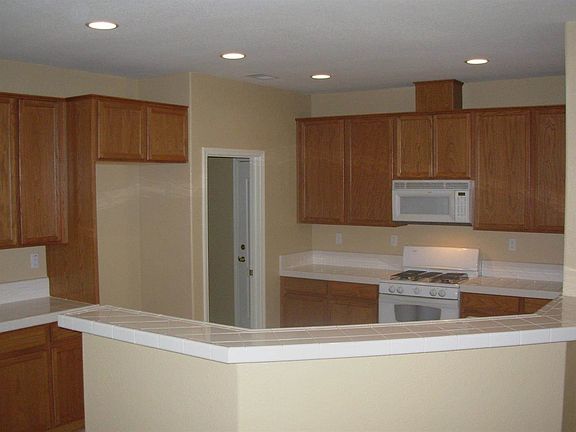 3rd image of 1528 Drummond Ln
