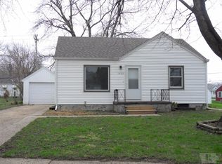 1302 Salinger Ave, Carroll, IA 51401