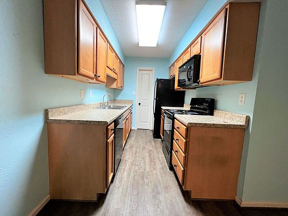 4th image of 1101 Chapel Creek Dr