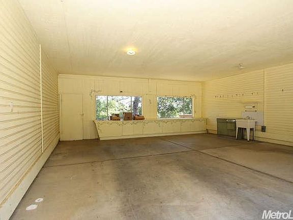 3rd image of 6679 Runnymeade Dr