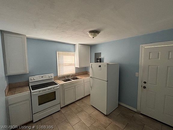 2nd image of 5105 Meyers St