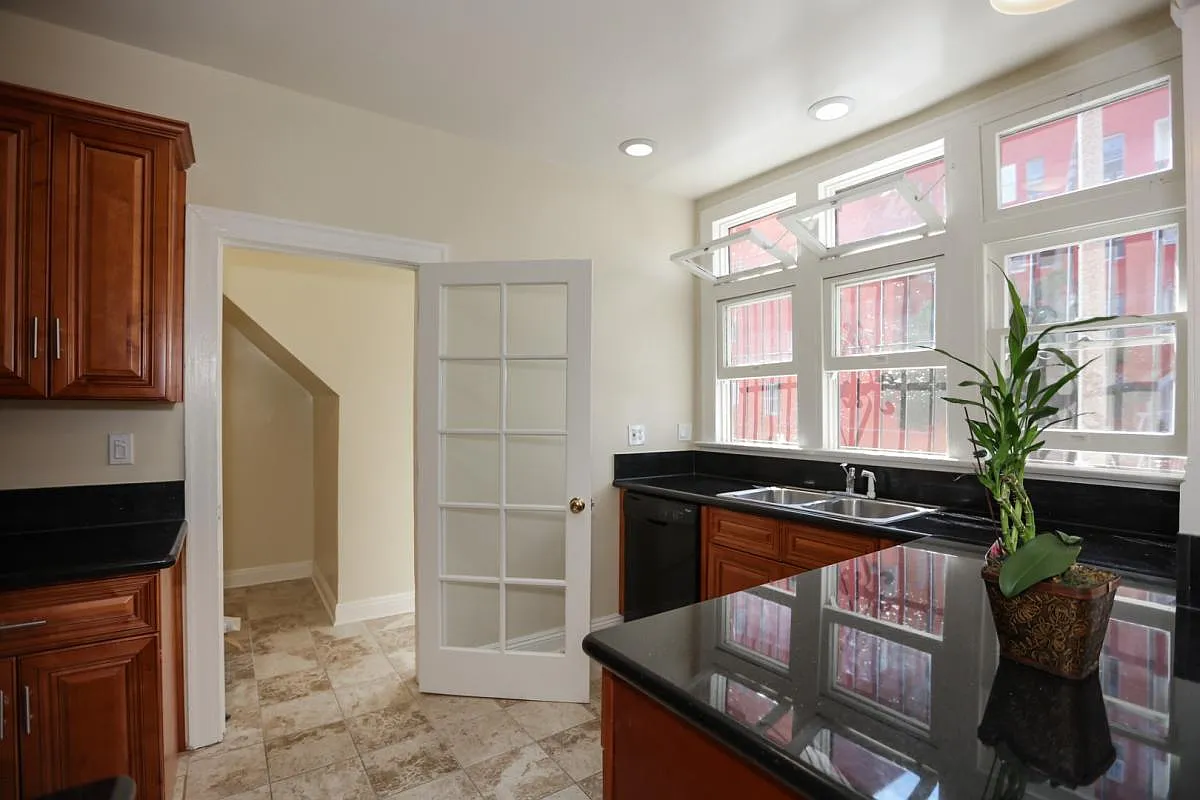 200 N New Hampshire Avenue — Photo 4