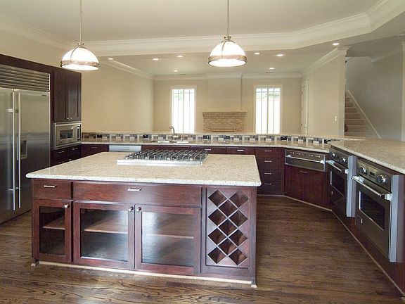 Large & inviting eat-in kitchen is a chef’s delight with professnl grade pkg